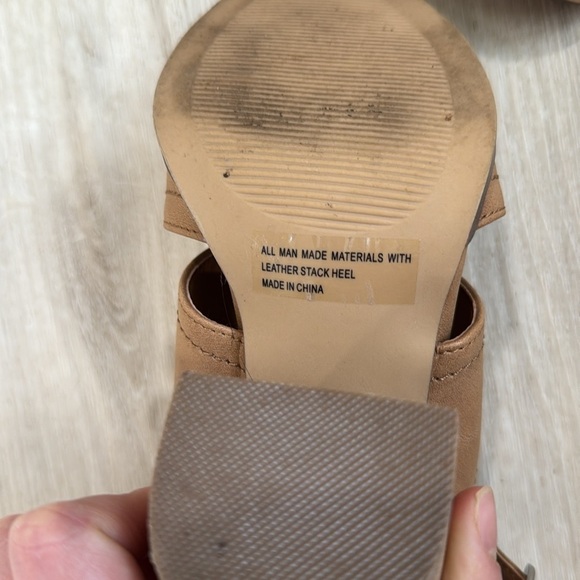 DV leather stack brown buckle heels - Picture 7 of 7